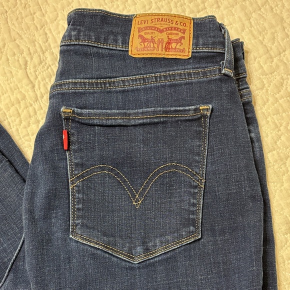 Levi's Women's Dark Blue Straight Jeans - Picture 2 of 9